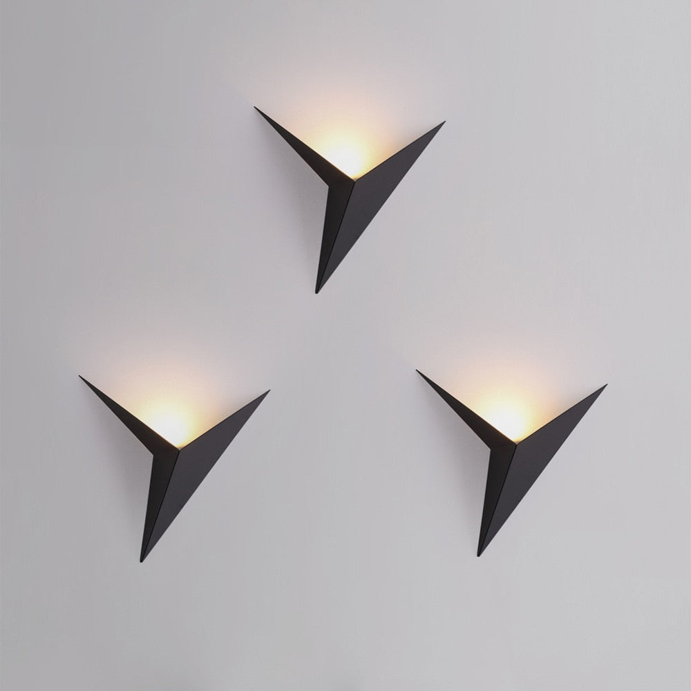 Moderne Minimalistische dreieckige LED-Wandleuchte, Weiß
